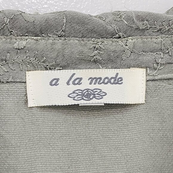 A La Mode Vintage Women's Collared Button Front Velvet Top - S/M - Picture 6 of 9